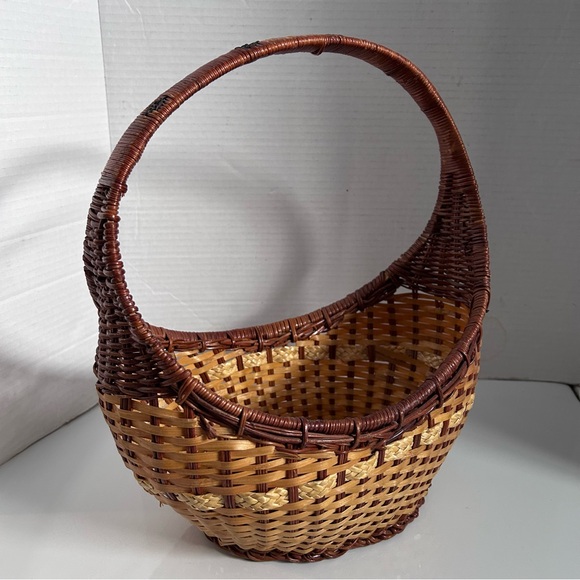 Vintage Oval Woven Wicker Rattan Gondola Basket with Handle - Picture 3 of 7